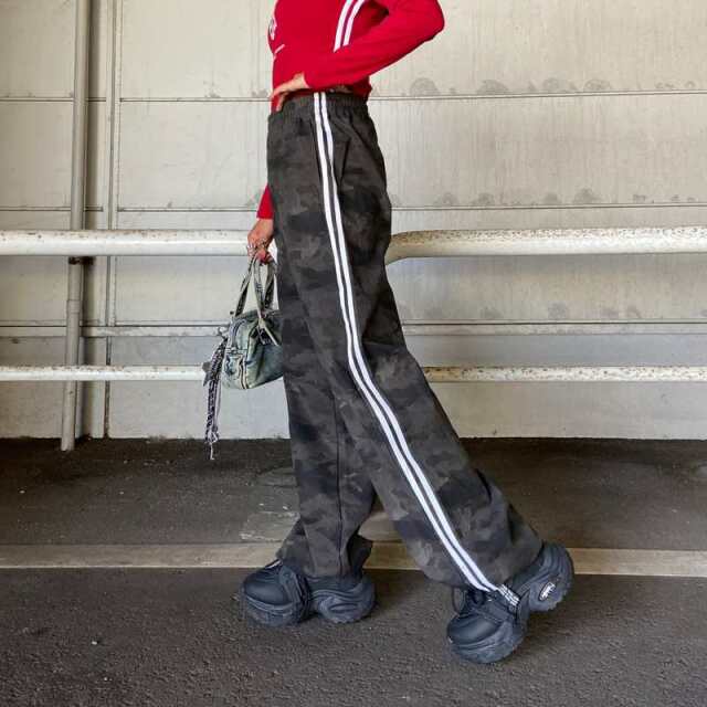 サイドライン柄ワイドパンツ