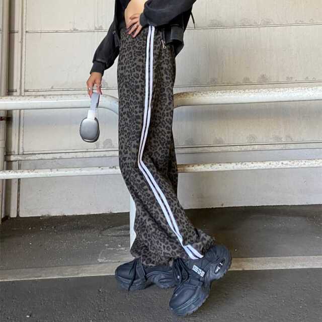 サイドライン柄ワイドパンツ