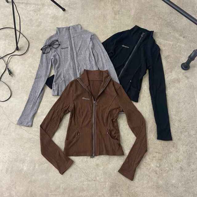 WZIPバックロゴトップス