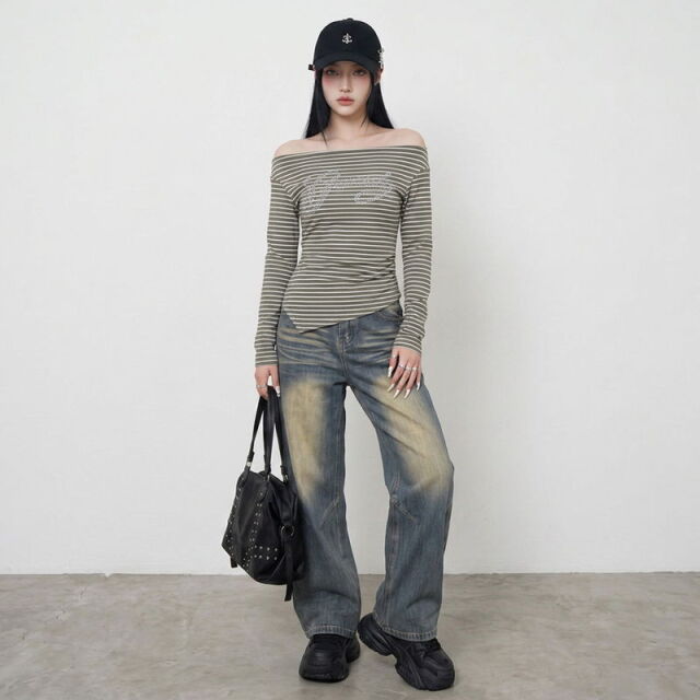 ボーダーストーンロゴオフショルダートップス