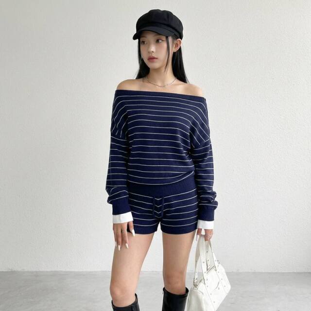 ボーダーオフショルダープルオーバーセットアップ