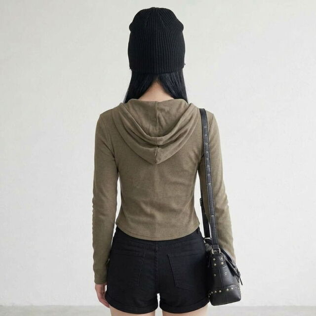 ハトメポケットWZIPフードトップス