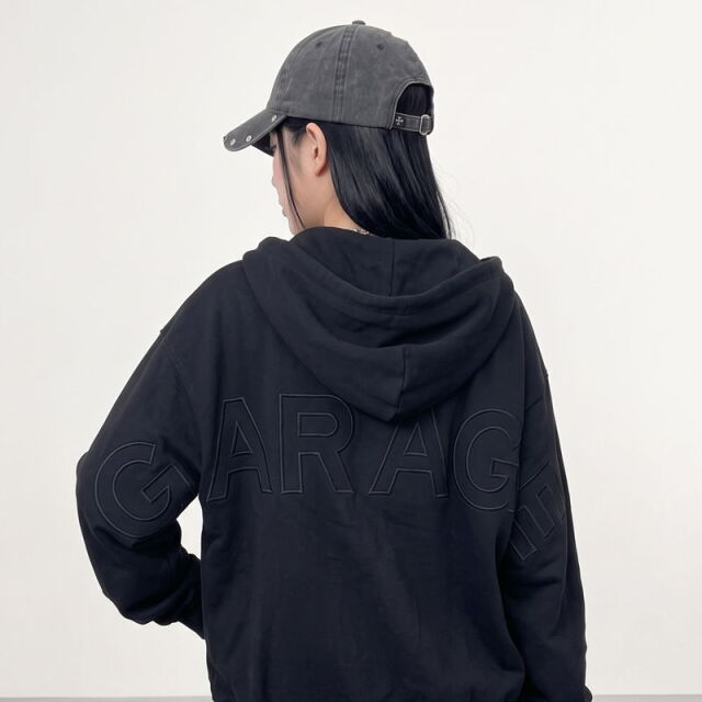 バックロゴZIPパーカー