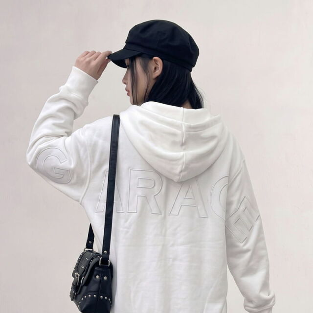 バックロゴZIPパーカー
