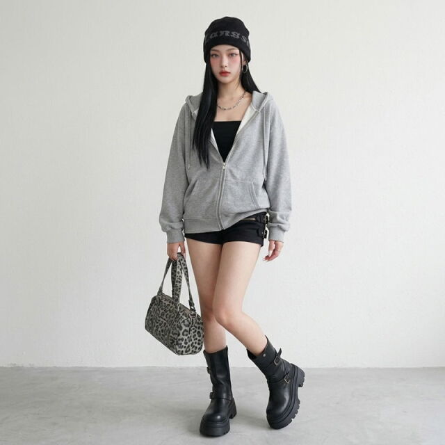 バックロゴZIPパーカー