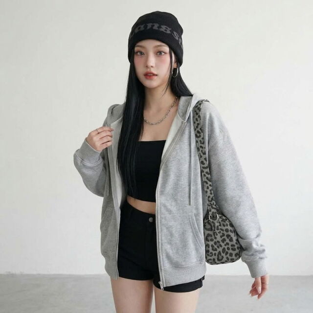 バックロゴZIPパーカー