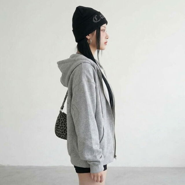 バックロゴZIPパーカー