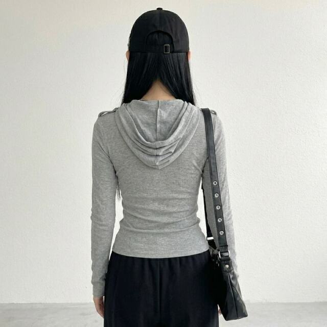 ボタンヘンリーフードトップス