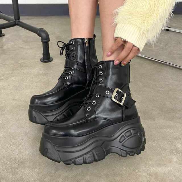 厚底レースアップブーツ