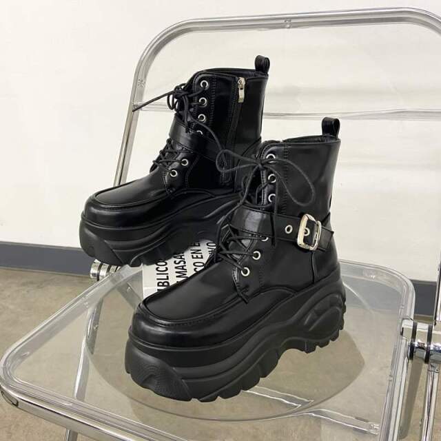 厚底レースアップブーツ