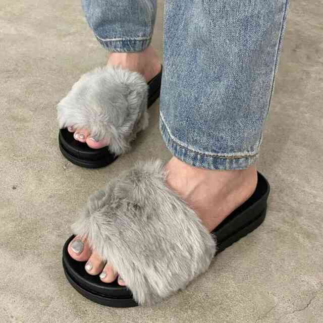 Chloé グレー ファー サンダル Chloé グレー ファー サンダル