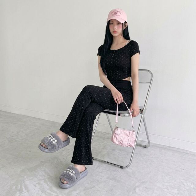 ビジュファーサンダル