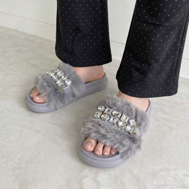 ビジュファーサンダル