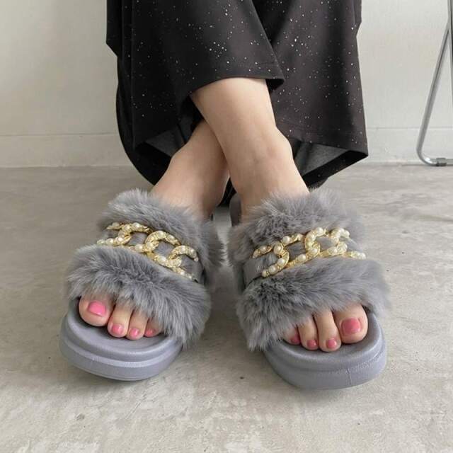 チェーンファーサンダル