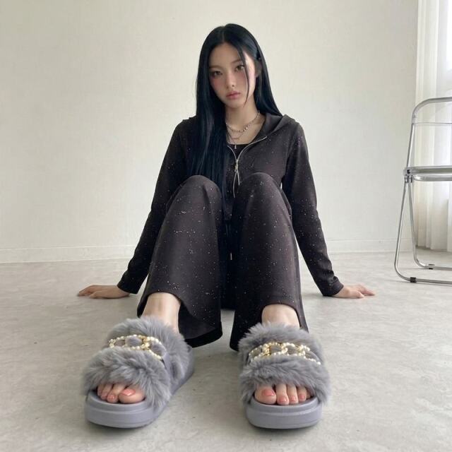 チェーンファーサンダル