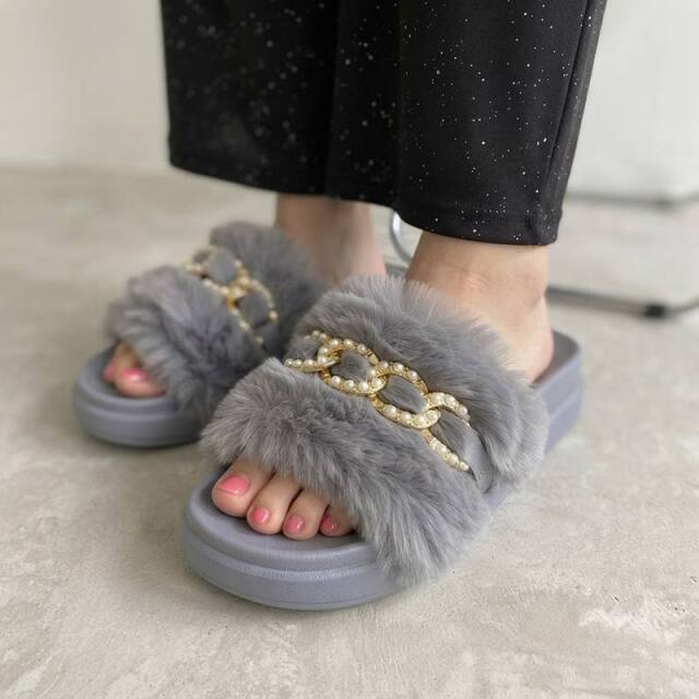 チェーンファーサンダル