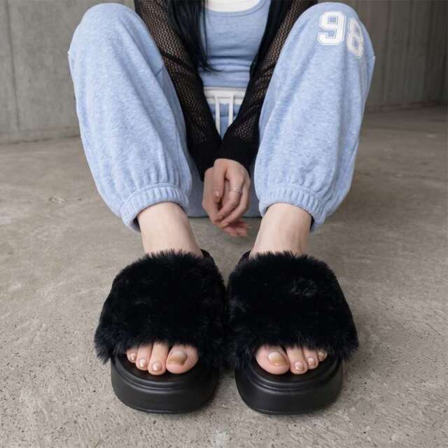 厚底ファーサンダル