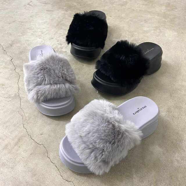 厚底ファーサンダル