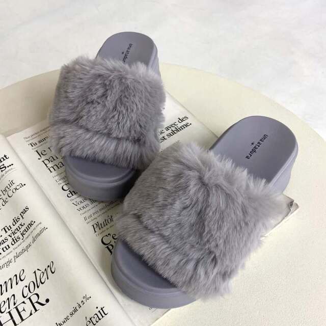 厚底ファーサンダル