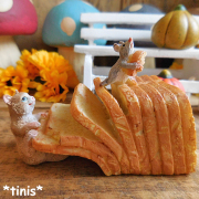 食パン　猫　VS.　ねずみ　フードバトル　置物　ミニチュア　オブジェ　cat