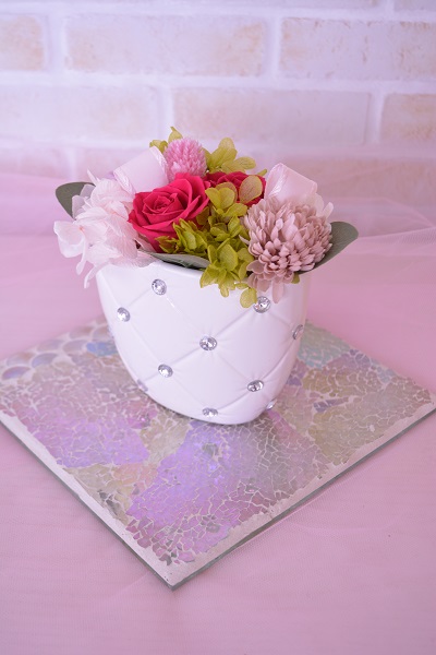 ストーンホワイトポット楕円　スモーキーカラーバラプリザ