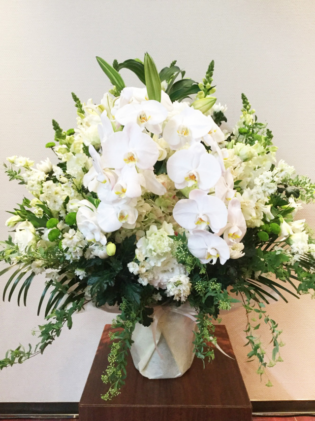 胡蝶蘭 ユリ 仏花 枕花 供花 白系アレンジ