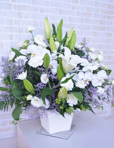 ユリ 胡蝶蘭白系アレンジ 仏花 枕花 供花