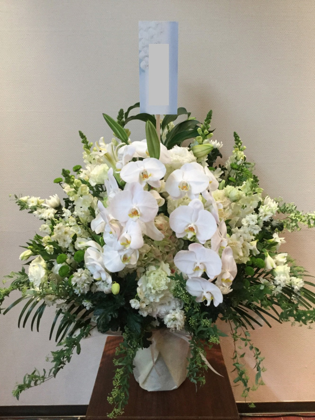 胡蝶蘭 ユリ 仏花 枕花 供花 白系アレンジ