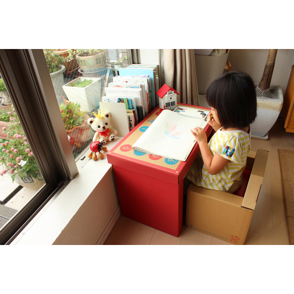 【幼児教育】3才からの知育机「ジュニアデスクチェア（赤）」｜ダンボール家具・知育グッズのトーレーショップ｜通販｜販売