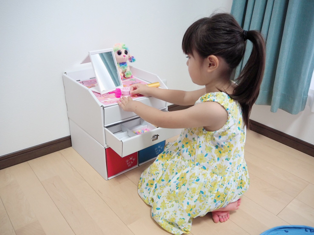 小さなおもちゃの片付けに最適な「お片づけボックス（白