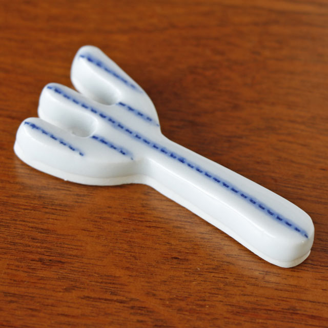 【砥部焼 皐月窯】フォークの箸置き(点線)