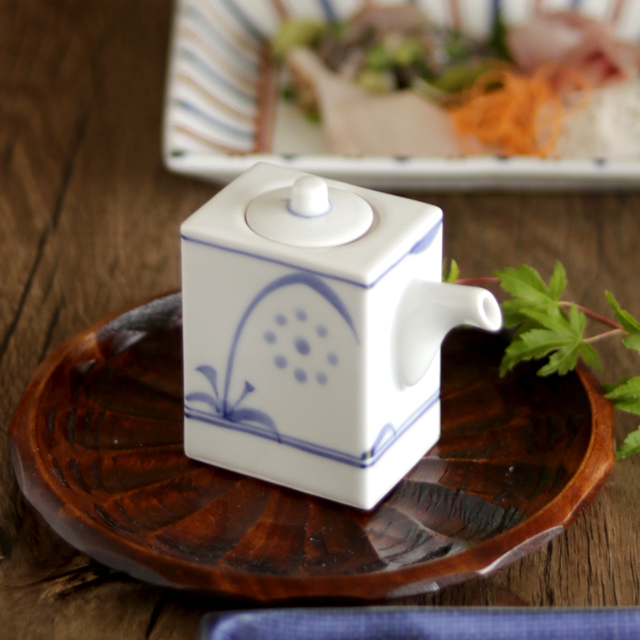 砥部焼の和食器 梅山窯の醤油さし