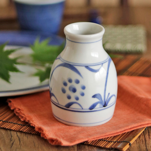 【砥部焼 梅山窯】太陽柄のそば徳利(大)