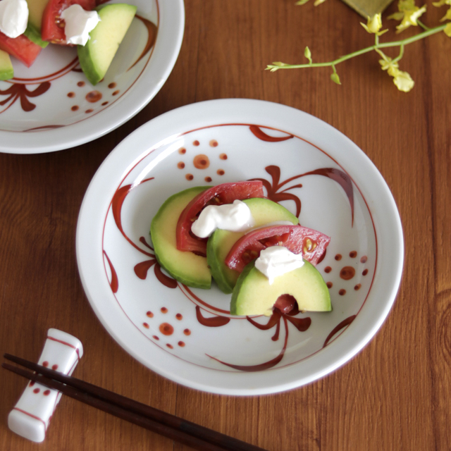 【砥部焼 梅山窯】赤太陽の縁付皿（5.5寸）