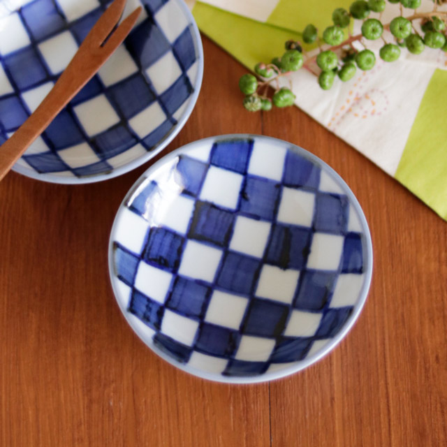 【砥部焼 梅山窯】つるんとまあるい豆小皿(市松)