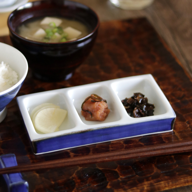 【砥部焼 梅山窯】藍色の三連角皿(厚手)