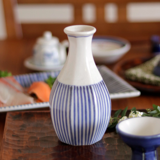 砥部焼の和食器 梅山窯の徳利 【砥部工房 からくさ】