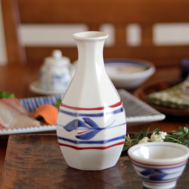 【砥部焼 梅山窯】みつ葉の面取徳利(小)