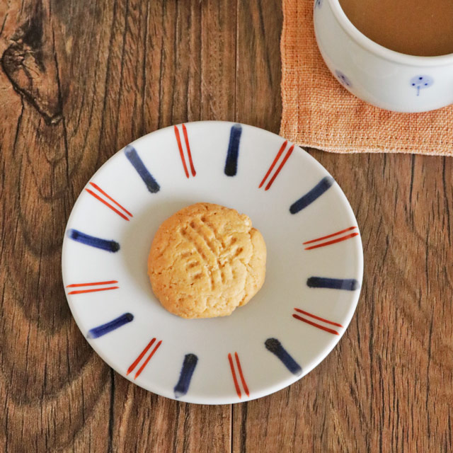 【砥部焼 梅山窯】ごす赤線の丸皿(4寸)