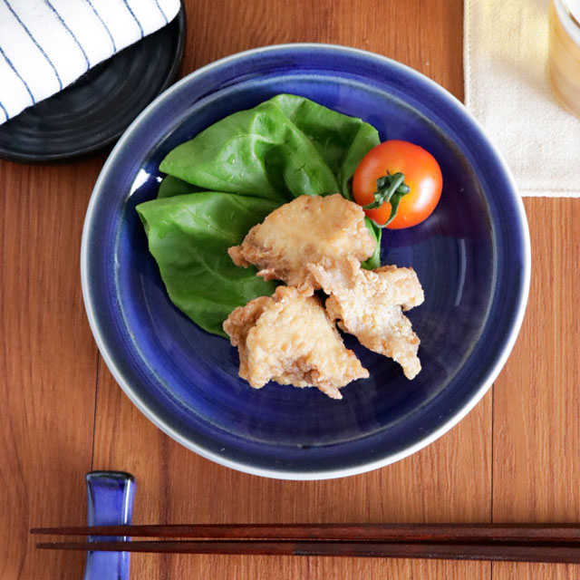 【砥部焼 梅山窯】藍色の縁付皿(5.5寸）