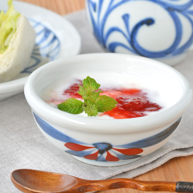 和食器・砥部焼　ごす赤菊の玉ぶち鉢（3寸）