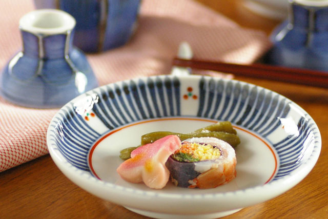 【砥部焼 梅山窯】とくさみつ紋の取皿（4.6寸）○