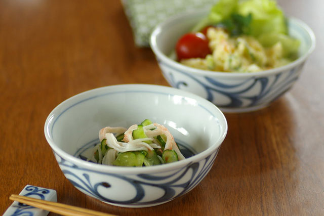 【砥部焼 梅山窯】外底からくさの多用鉢(3.7寸)