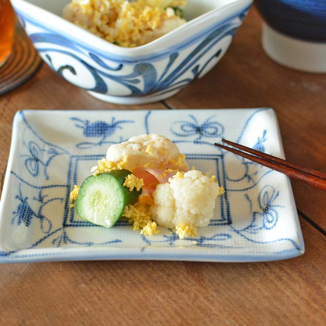 和食器・砥部焼　なずなの布目角皿(4.6寸)