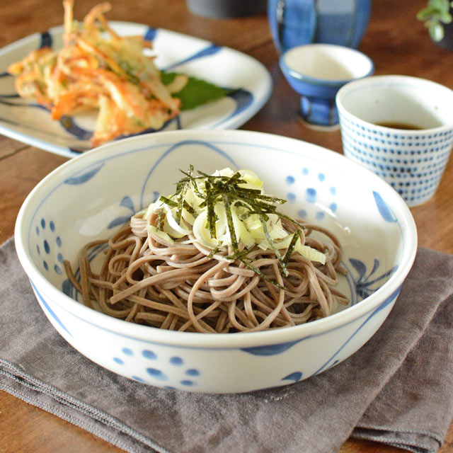 和食器・砥部焼　内外太陽の平鉢(6寸)