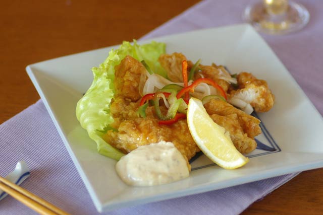 和食器・砥部焼　からくさの角プレート（6寸）