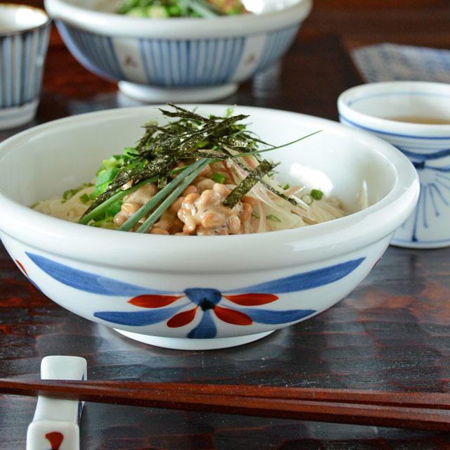 和食器・砥部焼　ごす赤菊の玉ぶち鉢(6寸)