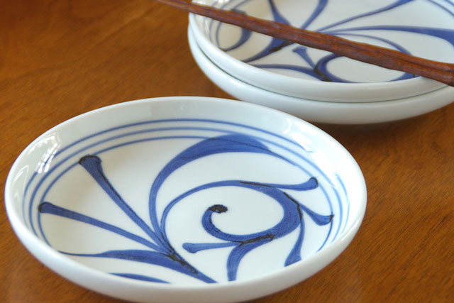 【砥部焼 梅山窯】ひとつからくさの切立丸皿（6寸）○