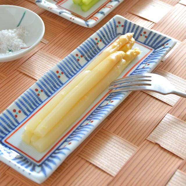 和食器・砥部焼　とくさみつ紋の布目細角皿(7.8寸)