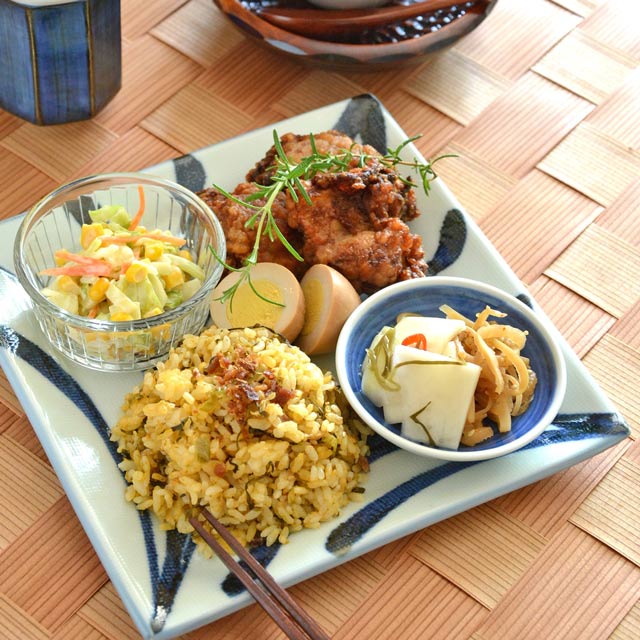 和食器・砥部焼　からくさの布目正角皿(7寸)